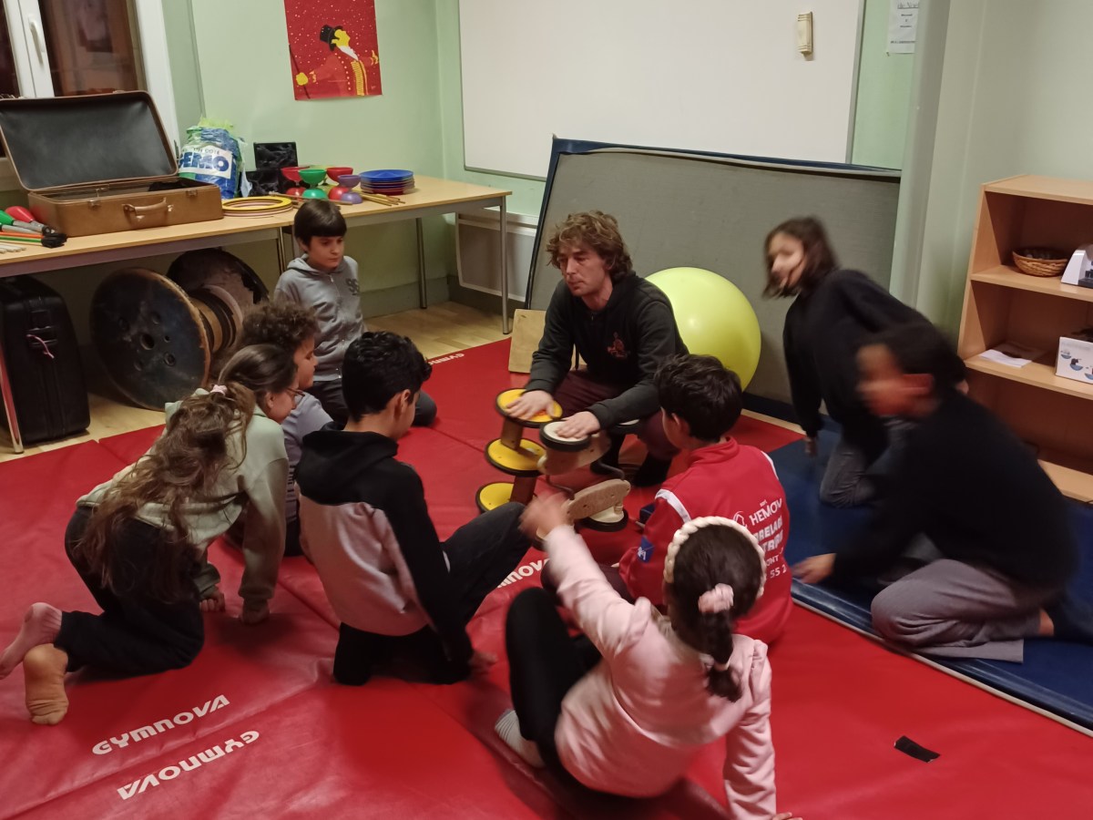 Novembre: Dans nos locaux, ateliers jardinage et&nbsp;cirque