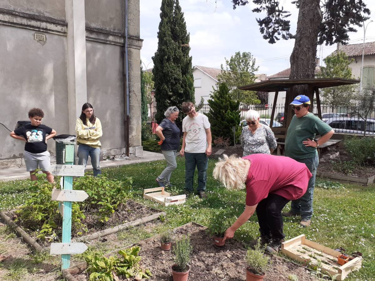 Les CLÉS & L&rsquo;ESAT Le Merignac  de Miramont-de-Guyenne : un partenariat qui fait grandir le jardin… et les liens&nbsp;🌿